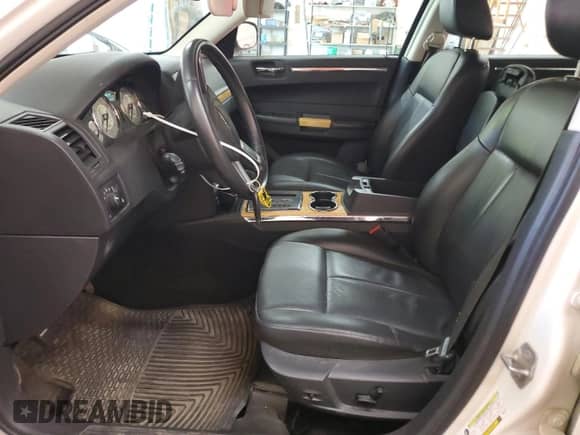 2008 Chrysler 300 Limited с VIN 2C3KA33G38H253728, выставлен на аукционе Copart как лот 82060785 с пробегом 159 147 миль миль и Списание • Salvage title. История ставок и продаж доступна на DreamBid. Изображение 7.