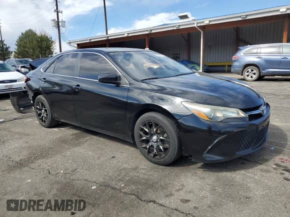 2015 Toyota Camry SE z VIN 4T1BF1FK5FU894791, wystawiony jako Copart lot #82327015 z przebiegiem 218 883 mil mil oraz Szkoda całkowita • Salvage title. Historia ofert i sprzedaży dostępna na DreamBid. Obrazek 4.