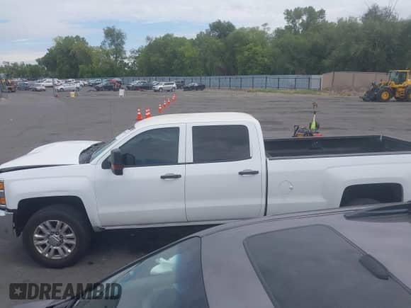 2018 Chevrolet Silverado 2500HD Work Truck с VIN 1GC1KUEG2JF222632, выставлен на аукционе IAAI как лот 43052802 с пробегом 193 796 миль миль и . История ставок и продаж доступна на DreamBid. Изображение 14.