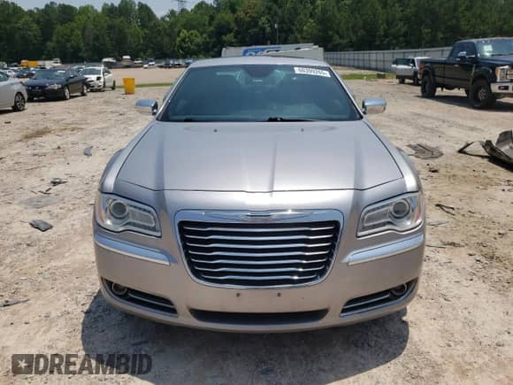 2014 Chrysler 300 C z VIN 2C3CCAKT9EH190406, wystawiony jako Copart lot #60399265 z przebiegiem 119 024 mil mil oraz Szkoda całkowita • Salvage title. Historia ofert i sprzedaży dostępna na DreamBid. Obrazek 5.