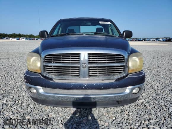 2006 Dodge 1500 SLT z VIN 1D7HA18286J126580, wystawiony jako Copart lot #70887585 z przebiegiem 296 982 mil mil oraz Czysty tytuł • Clean title. Historia ofert i sprzedaży dostępna na DreamBid. Obrazek 5.