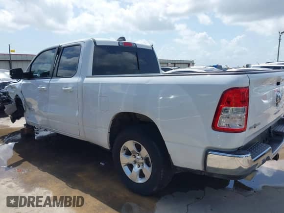 2022 Ram 1500 Big Horn z VIN 1C6RREBT8NN190343, wystawiony jako IAAI lot #42514747 z przebiegiem 65 593 mil mil oraz . Historia ofert i sprzedaży dostępna na DreamBid. Obrazek 20.