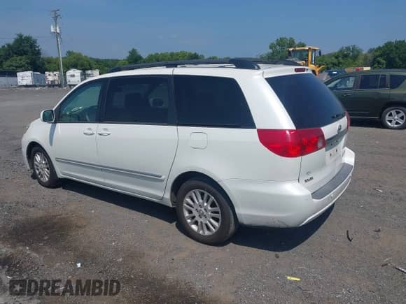 2010 Toyota Sienna XLE с VIN 5TDYK4CC1AS296946, выставлен на аукционе IAAI как лот 42810784 с пробегом 208 635 миль миль и . История ставок и продаж доступна на DreamBid. Изображение 3.