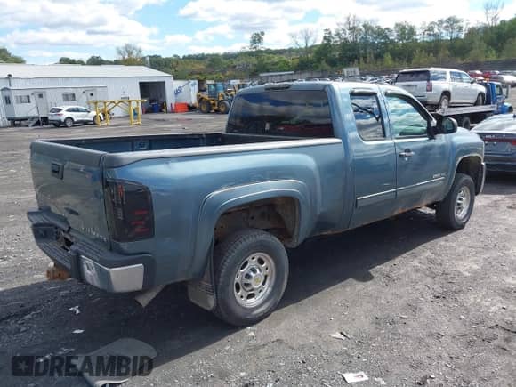 2010 Chevrolet Silverado 2500HD LT с VIN 1GC5KXBG3AZ217686, выставлен на аукционе IAAI как лот 43403368 с пробегом 151 368 миль миль и . История ставок и продаж доступна на DreamBid. Изображение 4.