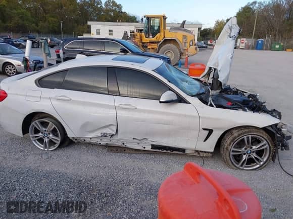 2015 BMW 4 Series 428i xDrive с VIN WBA4C9C57FD330866, выставлен на аукционе IAAI как лот 40574326 с пробегом 123 726 миль миль и . История ставок и продаж доступна на DreamBid. Изображение 13.