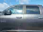 2018 Ram 1500 Big Horn z VIN 1C6RR7LM5JS247760, wystawiony jako IAAI lot #42306425 z przebiegiem 93 664 mil mil oraz . Historia ofert i sprzedaży dostępna na DreamBid. Obrazek 14.