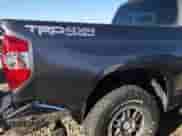 2014 Toyota Tundra Limited z VIN 5TFHY5F11EX349725, wystawiony jako Copart lot #85866175 z przebiegiem 77 583 mil mil oraz Szkoda całkowita • Salvage title. Historia ofert i sprzedaży dostępna na DreamBid. Obrazek 13.