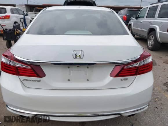2016 Honda Accord EX-L z VIN 1HGCR3F84GA028374, wystawiony jako IAAI lot #42174388 z przebiegiem Nie podano mil oraz . Historia ofert i sprzedaży dostępna na DreamBid. Obrazek 16.