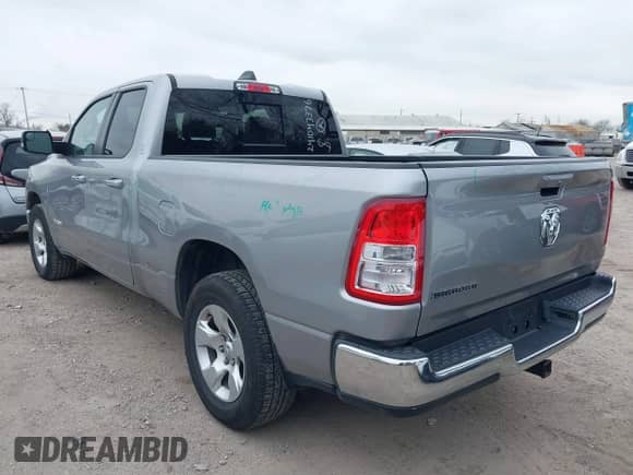2022 Ram 1500 Big Horn z VIN 1C6RREBG3NN173629, wystawiony jako IAAI lot #40765434 z przebiegiem 57 662 mil mil oraz . Historia ofert i sprzedaży dostępna na DreamBid. Obrazek 3.