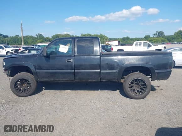1999 Chevrolet Silverado 1500 LS with VIN 1GCEK19T6XE118540, listed as a IAAI auction lot 42950227 with 328,393 mi miles and . Bid and sale history available at DreamBid. Image 15.