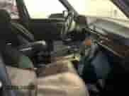 1984 Mercedes-Benz 500 с VIN WDBCA37A9EA027109, выставлен на аукционе Copart как лот 74401344 с пробегом 137 953 миль миль и Чистый • Clean title. История ставок и продаж доступна на DreamBid. Изображение 5.