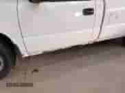 2005 GMC Sierra 1500 Work Truck z VIN 1GTEC14XX5Z120398, wystawiony jako IAAI lot #41889905 z przebiegiem 201 414 mil mil oraz . Historia ofert i sprzedaży dostępna na DreamBid. Obrazek 12.