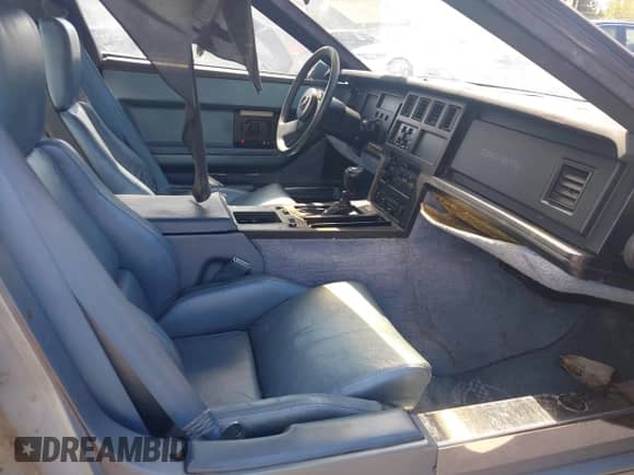 1985 Chevrolet Corvette с VIN 1G1YY0784F5113879, выставлен на аукционе IAAI как лот 43060009 с пробегом 61 046 миль миль и . История ставок и продаж доступна на DreamBid. Изображение 5.