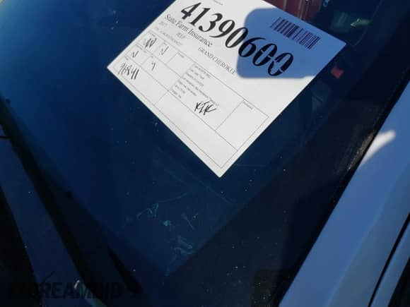 2017 Jeep Grand Cherokee SRT z VIN 1C4RJFDJ7HC600227, wystawiony jako IAAI lot #41390600 z przebiegiem 96 841 mil mil oraz . Historia ofert i sprzedaży dostępna na DreamBid. Obrazek 18.