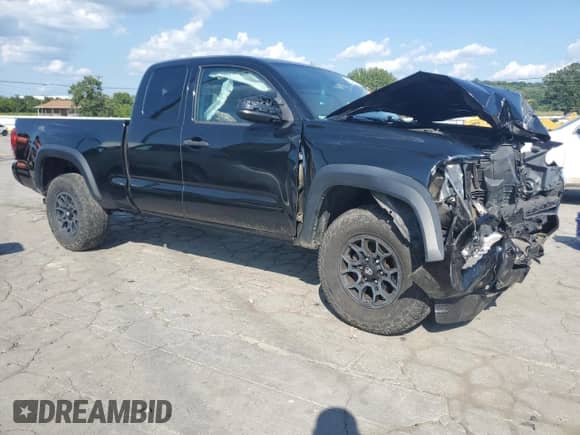 2019 Toyota Tacoma SR5 z VIN 5TFSZ5AN5KX175523, wystawiony jako Copart lot #68844375 z przebiegiem 142 583 mil mil oraz Szkoda całkowita • Salvage title. Historia ofert i sprzedaży dostępna na DreamBid. Obrazek 4.