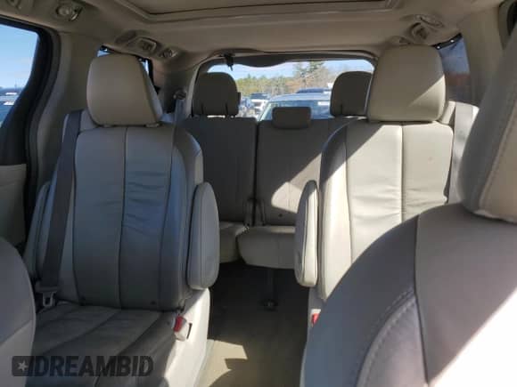 2011 Toyota Sienna XLE with VIN 5TDDK3DCXBS028275, listed as a Copart auction lot 86716735 with 171,466 mi miles and Clean title. Bid and sale history available at DreamBid. Image 10.