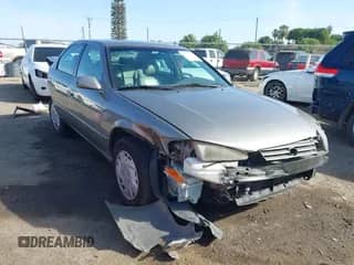 1997 Toyota Camry LE z VIN 4T1BF22K1VU025776, wystawiony jako IAAI lot #42270137 z przebiegiem 168 299 mil mil oraz . Historia ofert i sprzedaży dostępna na DreamBid. Obrazek 1.