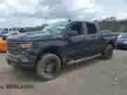 2024 Chevrolet Silverado 1500 Custom Trail Boss z VIN 3GCUDCE86RG359836, wystawiony jako Copart lot #54932715 z przebiegiem Nie podano mil oraz Szkoda całkowita • Salvage title. Historia ofert i sprzedaży dostępna na DreamBid. Obrazek 1.