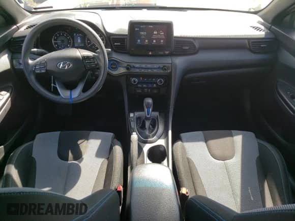 2019 Hyundai Veloster 2.0 z VIN KMHTG6AF4KU018331, wystawiony jako Copart lot #50381563 z przebiegiem 60 095 mil mil oraz . Historia ofert i sprzedaży dostępna na DreamBid. Obrazek 8.