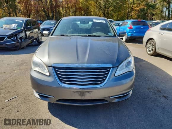 2013 Chrysler 200 Touring with VIN 1C3CCBBB1DN714652, listed as a Copart auction lot 82708725 with 151,536 mi miles and Clean title. Bid and sale history available at DreamBid. Image 5.