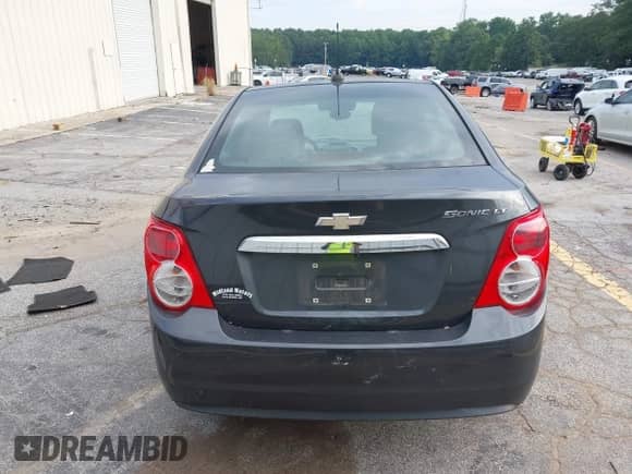 2016 Chevrolet Sonic LT z VIN 1G1JC5SH9G4157517, wystawiony jako IAAI lot #43096087 z przebiegiem 122 808 mil mil oraz . Historia ofert i sprzedaży dostępna na DreamBid. Obrazek 16.