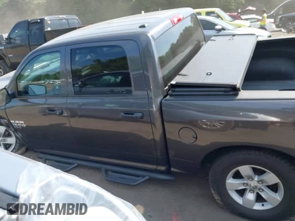 2019 Ram 1500 Express z VIN 1C6RR7KTXKS599047, wystawiony jako IAAI lot #42823461 z przebiegiem 76 745 mil mil oraz . Historia ofert i sprzedaży dostępna na DreamBid. Obrazek 14.