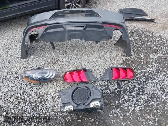 2018 Ford Mustang EcoBoost with VIN 1FA6P8TH0J5176935, listed as a IAAI auction lot 43464740 with 94,367 mi miles and . Bid and sale history available at DreamBid. Image 12.