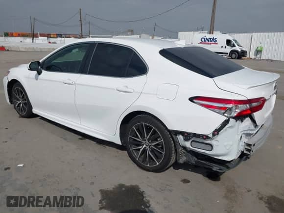 2020 Toyota Camry SE z VIN 4T1G11AK6LU923478, wystawiony jako IAAI lot #43386319 z przebiegiem 58 142 mil mil oraz . Historia ofert i sprzedaży dostępna na DreamBid. Obrazek 3.