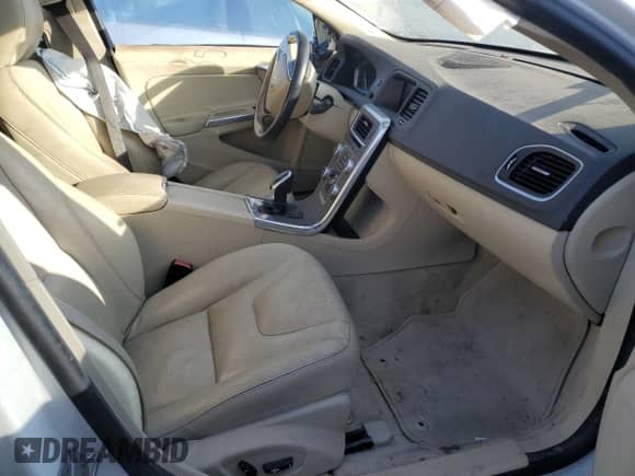 2015 Volvo S60 T5 Platinum с VIN YV1612TM8F2352980, выставлен на аукционе Copart как лот 82701654 с пробегом Не указан миль и Списание • Salvage title. История ставок и продаж доступна на DreamBid. Изображение 7.