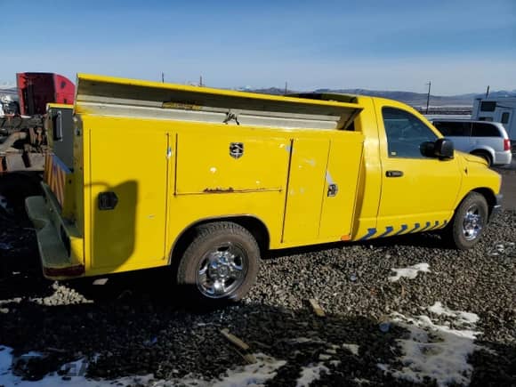 2006 Dodge RAM with VIN 3D6WR26D66G188186, listed as a Copart auction lot 42565575 with 321,511 mi miles and Clean title. Bid and sale history available at DreamBid. Image 3.