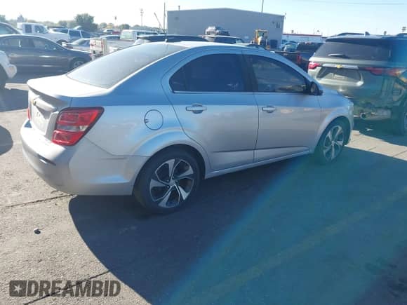 2017 Chevrolet Sonic Premier z VIN 1G1JF5SB9H4128474, wystawiony jako IAAI lot #43501776 z przebiegiem 78 088 mil mil oraz . Historia ofert i sprzedaży dostępna na DreamBid. Obrazek 4.