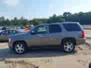 2012 Chevrolet Tahoe LT z VIN 1GNSCBE03CR152690, wystawiony jako IAAI lot #43023058 z przebiegiem 166 314 mil mil oraz . Historia ofert i sprzedaży dostępna na DreamBid. Obrazek 14.