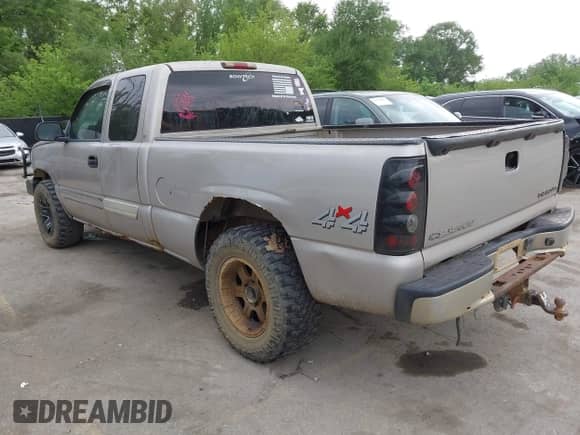 2004 Chevrolet Silverado 1500 Z71 с VIN 1GCEK19T34E275972, выставлен на аукционе IAAI как лот 42183270 с пробегом 234 677 миль миль и . История ставок и продаж доступна на DreamBid. Изображение 3.