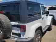 2014 Jeep Wrangler Sahara z VIN 1C4AJWBG3EL197444, wystawiony jako Copart lot #64733055 z przebiegiem 193 278 mil mil oraz Czysty tytuł • Clean title. Historia ofert i sprzedaży dostępna na DreamBid. Obrazek 4.