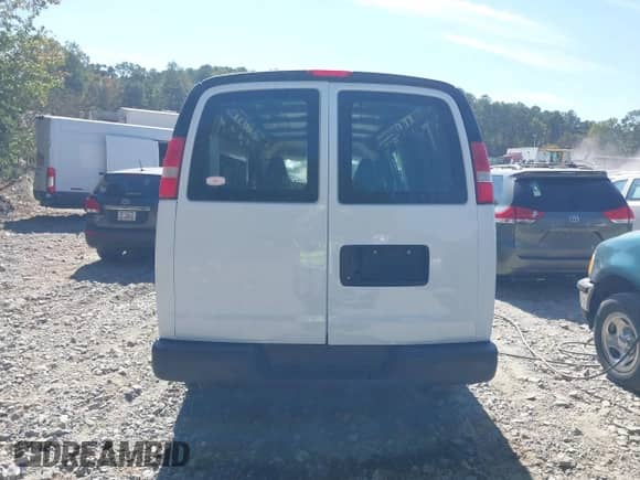 2018 Chevrolet Express Cargo z VIN 1GCWGBFG8J1196755, wystawiony jako IAAI lot #43483261 z przebiegiem 239 165 mil mil oraz . Historia ofert i sprzedaży dostępna na DreamBid. Obrazek 16.