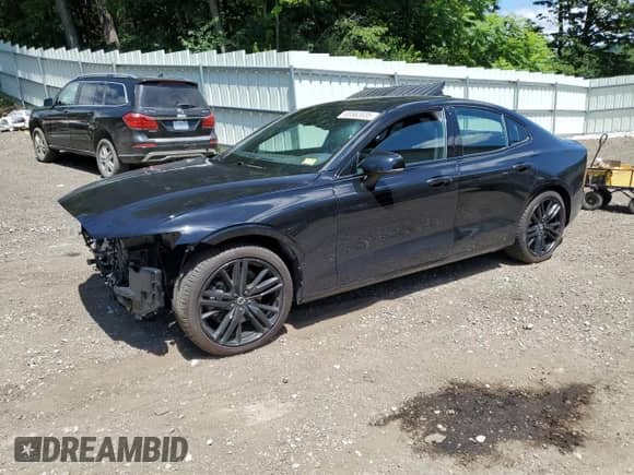 2024 Volvo S60 Plus Black Edition z VIN 7JRL12TH3RG312178, wystawiony jako Copart lot #65582035 z przebiegiem 2 756 mil mil oraz Szkoda całkowita • Salvage title. Historia ofert i sprzedaży dostępna na DreamBid. Obrazek 1.