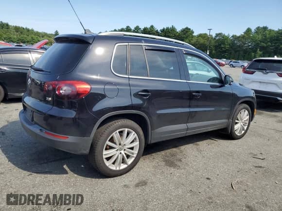 2011 Volkswagen Tiguan S с VIN WVGBV7AX8BW528458, выставлен на аукционе Copart как лот 64525925 с пробегом 147 488 миль миль и Списание • Salvage title. История ставок и продаж доступна на DreamBid. Изображение 3.