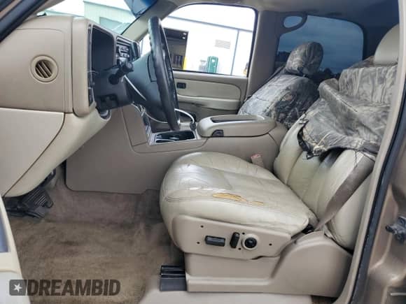 2003 Chevrolet Tahoe LT с VIN 1GNEK13Z53J307637, выставлен на аукционе Copart как лот 70105315 с пробегом 307 885 миль миль и Списание • Salvage title. История ставок и продаж доступна на DreamBid. Изображение 7.