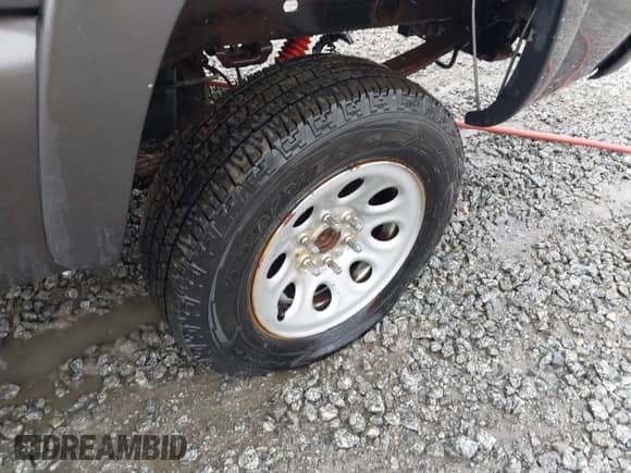 2005 GMC Sierra 1500 SLE с VIN 2GTEK13T851393981, выставлен на аукционе IAAI как лот 43417332 с пробегом 257 564 миль миль и . История ставок и продаж доступна на DreamBid. Изображение 17.