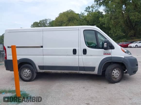 2018 Ram ProMaster Cargo z VIN 3C6TRVAG6JE132384, wystawiony jako IAAI lot #43243669 z przebiegiem 312 073 mil mil oraz . Historia ofert i sprzedaży dostępna na DreamBid. Obrazek 13.