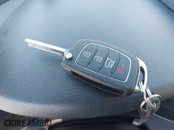 2014 Hyundai Santa Fe z VIN 5XYZTDLB8EG144660, wystawiony jako IAAI lot #43177925 z przebiegiem 149 685 mil mil oraz . Historia ofert i sprzedaży dostępna na DreamBid. Obrazek 11.