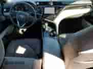 2020 Toyota Camry LE z VIN 4T1C11AK8LU351957, wystawiony jako Copart lot #86512345 z przebiegiem 83 646 mil mil oraz Szkoda całkowita • Salvage title. Historia ofert i sprzedaży dostępna na DreamBid. Obrazek 8.