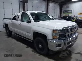 2015 Chevrolet Silverado 2500HD LT z VIN 1GC1KVEG7FF644991, wystawiony jako IAAI lot #40961070 z przebiegiem 212 548 mil mil oraz . Historia ofert i sprzedaży dostępna na DreamBid. Obrazek 1.