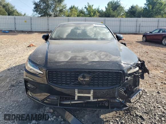 2024 Volvo S60 Plus Black Edition z VIN 7JRL12THXRG315370, wystawiony jako Copart lot #81421745 z przebiegiem 7 191 mil mil oraz Szkoda całkowita • Salvage title. Historia ofert i sprzedaży dostępna na DreamBid. Obrazek 5.