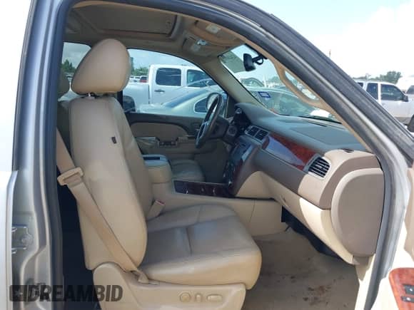 2014 Chevrolet Tahoe LTZ с VIN 1GNSCCE03ER146431, выставлен на аукционе IAAI как лот 42420315 с пробегом 197 950 миль миль и . История ставок и продаж доступна на DreamBid. Изображение 5.