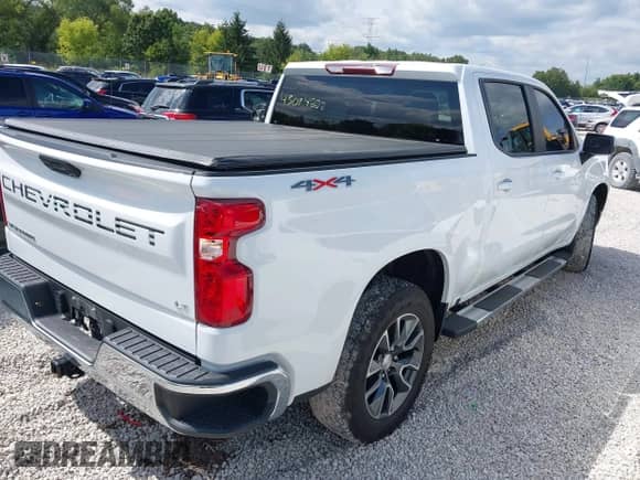 2023 Chevrolet Silverado 1500 LT z VIN 1GCPDKEK9PZ279060, wystawiony jako IAAI lot #43094222 z przebiegiem 25 842 mil mil oraz . Historia ofert i sprzedaży dostępna na DreamBid. Obrazek 4.