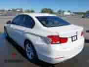 2015 BMW 3 Series 320i z VIN WBA3B1C55FK139135, wystawiony jako IAAI lot #43392405 z przebiegiem 48 082 mil mil oraz . Historia ofert i sprzedaży dostępna na DreamBid. Obrazek 3.