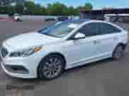 2016 Hyundai Sonata Sport z VIN 5NPE34AF4GH375328, wystawiony jako IAAI lot #43070273 z przebiegiem 83 382 mil mil oraz . Historia ofert i sprzedaży dostępna na DreamBid. Obrazek 2.