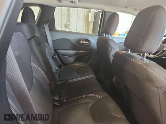 2016 Jeep Cherokee Latitude z VIN 1C4PJMCS7GW366142, wystawiony jako Copart lot #82126745 z przebiegiem 98 831 mil mil oraz Czysty tytuł • Clean title. Historia ofert i sprzedaży dostępna na DreamBid. Obrazek 11.