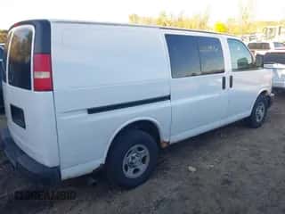 2008 Chevrolet City Express Cargo z VIN 1GCFH154981229481, wystawiony jako IAAI lot #43519932 z przebiegiem 268 348 mil mil oraz . Historia ofert i sprzedaży dostępna na DreamBid. Obrazek 4.
